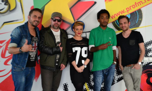 oana-radu-a-cantat-tu-live-la-alarma-profm-cu-greeg-si-marius-onuc-vezi-aici-video-urile-din-studio 11