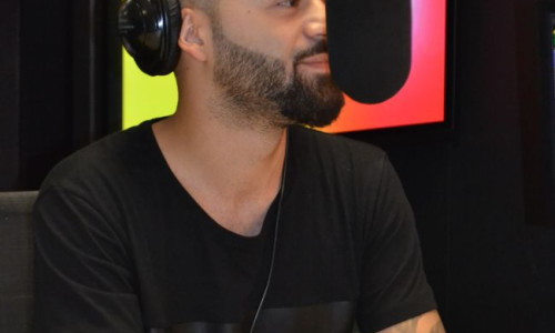 matteo-live-la-alarma-profm-vezi-cum-ne-a-cantat-in-studio-noul-single-andale-video 1
