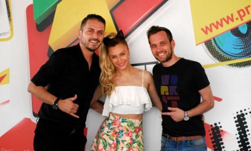 lora-a-cantat-live-noul-single-draga-la-alarma-profm-vezi-momentul-din-studio-video 11