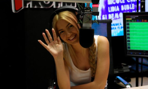 lidia-buble-i-a-lasat-cu-gura-cascata-vezi-ce-a-reusit-sa-faca-in-studioul-profm-video 4