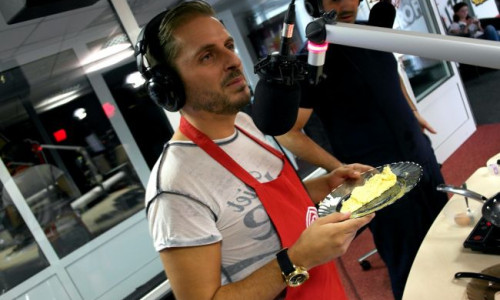greeg-a-invatat-de-la-chefii-masterchef-cum-se-face-omleta-perfecta-vezi-cum-s-a-gatit-in-studioul-profm 6