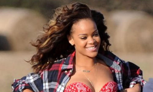 video-primele-imagini-cu-rihanna-in-clipul-we-found-love-vezi-making-of