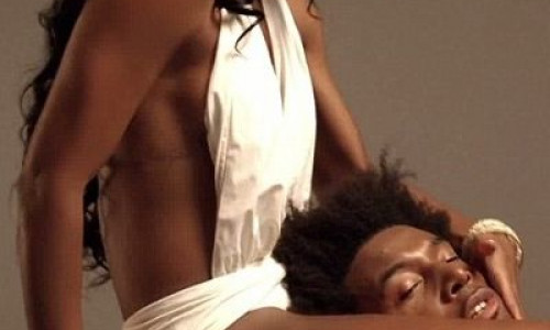 video-kelly-rowland-e-sexy-si-rea-in-noul-clip-lay-it-on-me