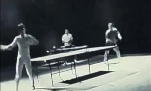 video-daca-bruce-lee-era-cantaret-ar-fi-facut-playback-vezi-cum-joaca-el-ping-pong