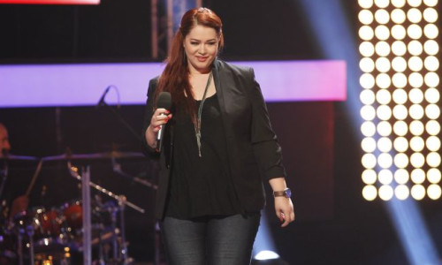 si-adele-ar-fi-incantata-de-ea-uite-cum-canta-fely-de-la-vocea-romaniei-un-cover-pe-care-l-a-filmat-cu