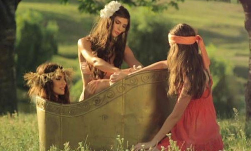 tom-boxer-morena-si-sirreal-au-lansat-noul-videoclip-pentru-summertime-asculta-piesa-si-vezi-imaginile 4