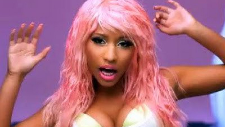 video-nicki-minaj-e-super-sexy-si-roz-in-cel-mai-nou-videoclip-al-ei-super-bass