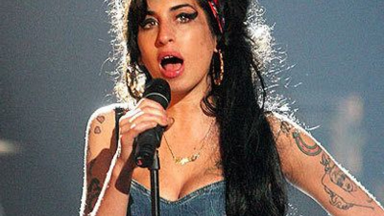 video-amy-winehouse-beata-pe-scena-la-primul-concert-de-revenire