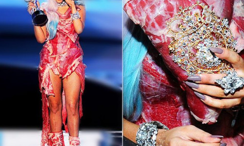 rochia-de-carne-a-lui-lady-gaga-numita-tinuta-anului-de-catre-revista-time