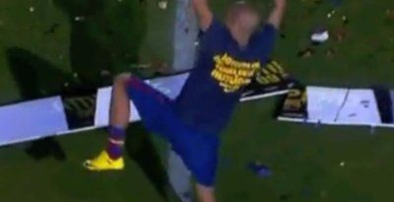 video-campionii-au-intrat-in-febra-waka-waka-vezi-cum-danseaza-dani-alves-de-la-fc-barcelona