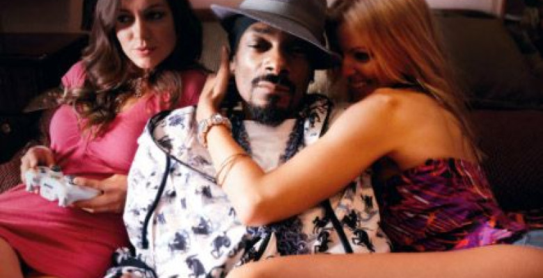video-snoop-dogg-a-lansat-videoclipul-upside-down-varianta-necenzurata