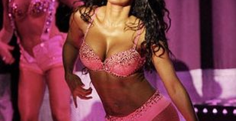 mel-b-foloseste-jucarii-sexuale