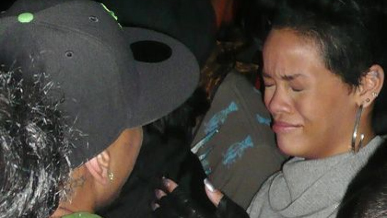 rihanna-din-nou-iubita-lui-chris-brown-si-din-nou-cu-ochii-umflati-imaginile-care-i-au-socat-pe-fani