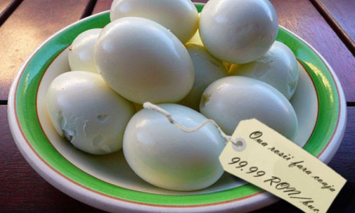 romanii-cu-bani-cumpara-pentru-pasti-oua-rosii-deja-decojite