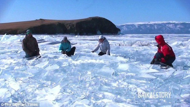 asta-inseamna-cu-adevarat-instrumente-reci-vezi-ce-reusesc-sa-faca-niste-muzicieni-cu-gheata-de-pe-lacul