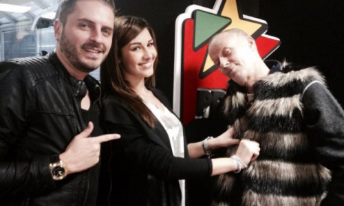 premiera-alina-eremia-a-cantat-live-la-profm-noul-single-alina-eremia-cand-luminile-se-sting-video 5
