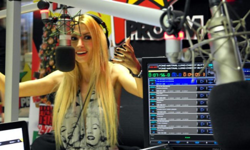 andreea-balan-interviu-fulger-la-andrei-gheorghe-si-greeg-cum-a-raspuns-cantareata-in-direct-la-profm