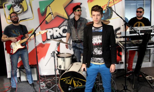 piesa-din-film-si-fata-de-ciocolata-live-session-si-tort-la-andrei-gheorghe-greeg 4