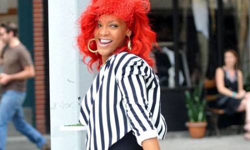 rihanna-si-tinutele-care-te-invita-sa-le-dai-jos-foto 6