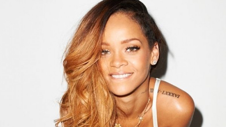 gestul-prin-rihanna-a-starnit-furia-tuturor-vezi-imaginile-contestate-dur-de-fani-cine-a-lasat-o-sa-faca 3