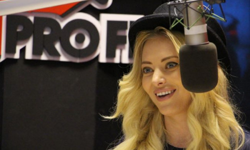 flaut-live-si-noul-hit-inimi-desenate-la-andrei-gheorghe-si-greeg-show-delia-la-profm 3