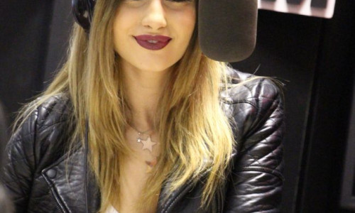 tot-ce-are-alina-eremia-in-poseta-si-cum-reactioneaza-la-gadilat-alina-eremia-ne-a-cantat-live-played 2