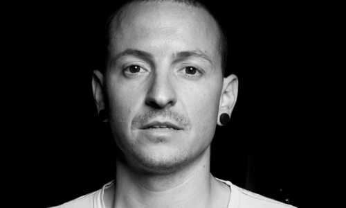 chester-bennington-alb-negru