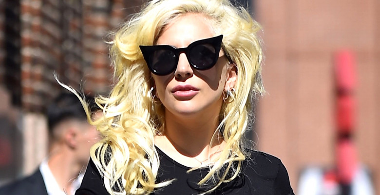 boala articulației doamnei Gaga)