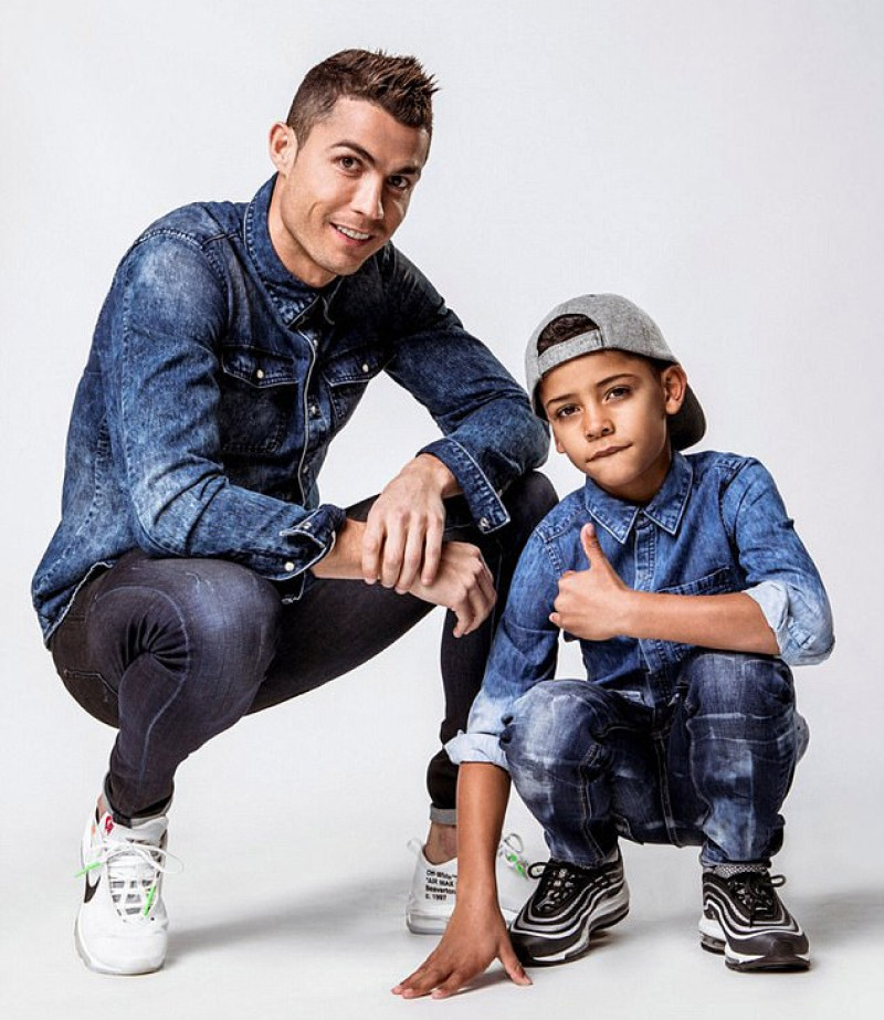 Cristiano Ronaldo A Făcut Echipă Cu Fiul Său Cristiano Jr Pentru