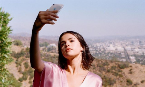 selena-gomez-selfie-header