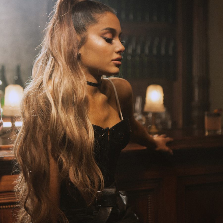ariana-grande-ponytail-instagram