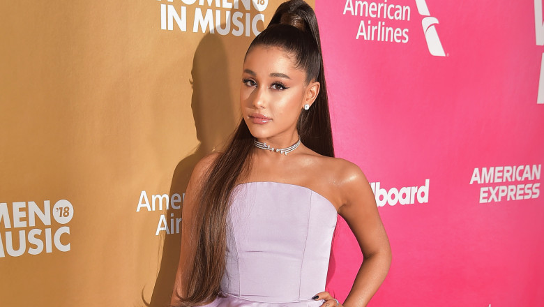 Ariana Grande pe covorul rosu al galei Billboard Femeia Anului