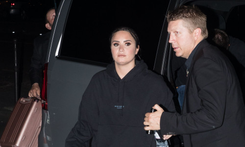 Demi Lovato bodyguard hotel  Paris