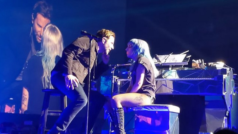 bradley cooper lady gaga concert las vegas