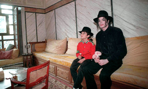 Michael Jackson și Omer Batthi în 1996