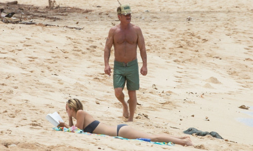*EXCLUSIVE* Sean Penn vacations with girlfriend Leila George in Oahu