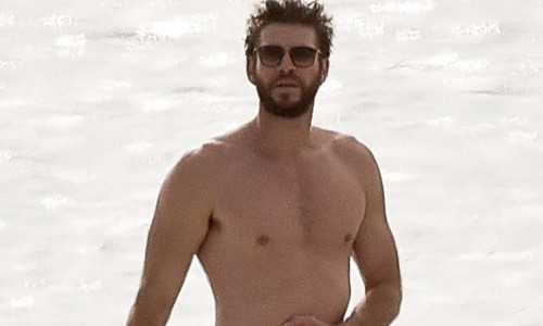 *EXCLUSIVE* Liam Hemsworth visits the beach on Tybee Island where he met Miley Cyrus