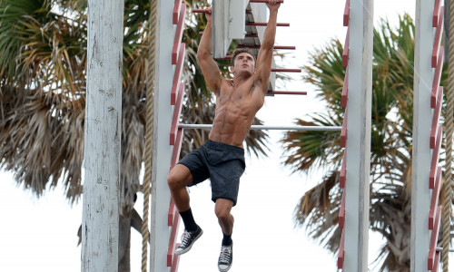 A Shirtless Zac Efron Shows Off His Incredible Physique As He Works Out On An Obstacle Course While Filming Scenes For Baywatch In Miami