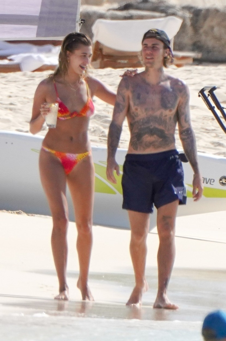 *PREMIUM-EXCLUSIVE* **WEB EMBARGO UNTIL 4 PM EDT on March 23, 2021** Justin Bieber and wife Hailey Bieber enjoy a romantic getaway in Turks and Caicos