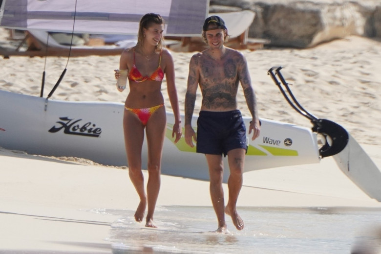 *PREMIUM-EXCLUSIVE* **WEB EMBARGO UNTIL 4 PM EDT on March 23, 2021** Justin Bieber and wife Hailey Bieber enjoy a romantic getaway in Turks and Caicos