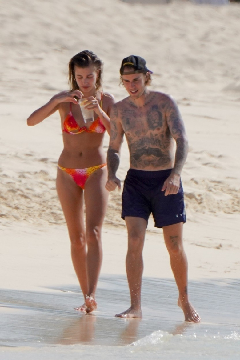 *PREMIUM-EXCLUSIVE* **WEB EMBARGO UNTIL 4 PM EDT on March 23, 2021** Justin Bieber and wife Hailey Bieber enjoy a romantic getaway in Turks and Caicos