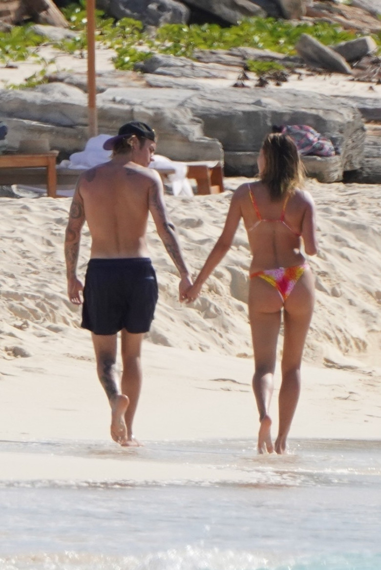 *PREMIUM-EXCLUSIVE* **WEB EMBARGO UNTIL 4 PM EDT on March 23, 2021** Justin Bieber and wife Hailey Bieber enjoy a romantic getaway in Turks and Caicos
