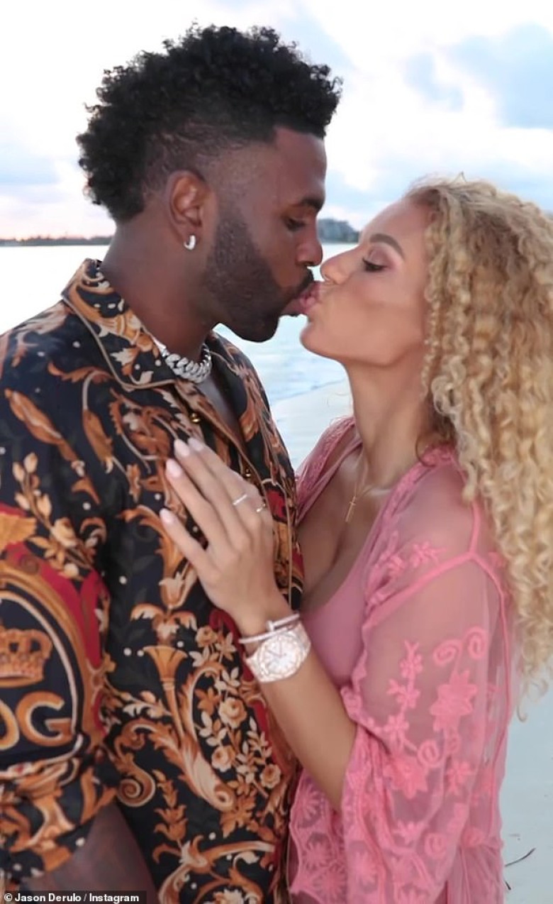 Jason Derulo si Jena Frumes asteapta primul lor copil