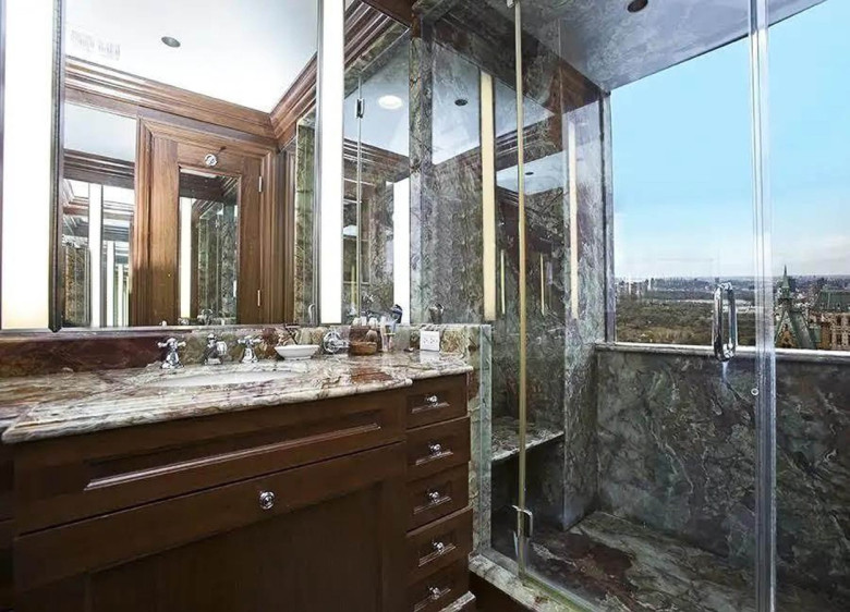 Cristiano Ronaldo is looking to sell his apartment in New York City's Trump Tower for $7.75 million.