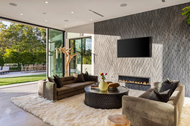 Brooklyn Beckham and Nicola Peltzs first home together - a $10.5 million (USD) Beverly Hills mansion