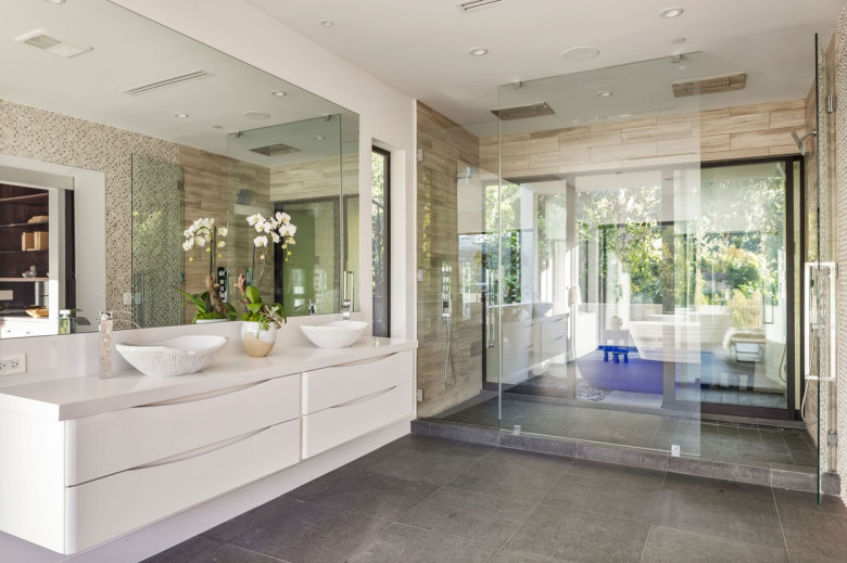 Brooklyn Beckham and Nicola Peltzs first home together - a $10.5 million (USD) Beverly Hills mansion