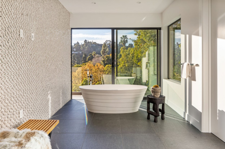 Brooklyn Beckham and Nicola Peltzs first home together - a $10.5 million (USD) Beverly Hills mansion