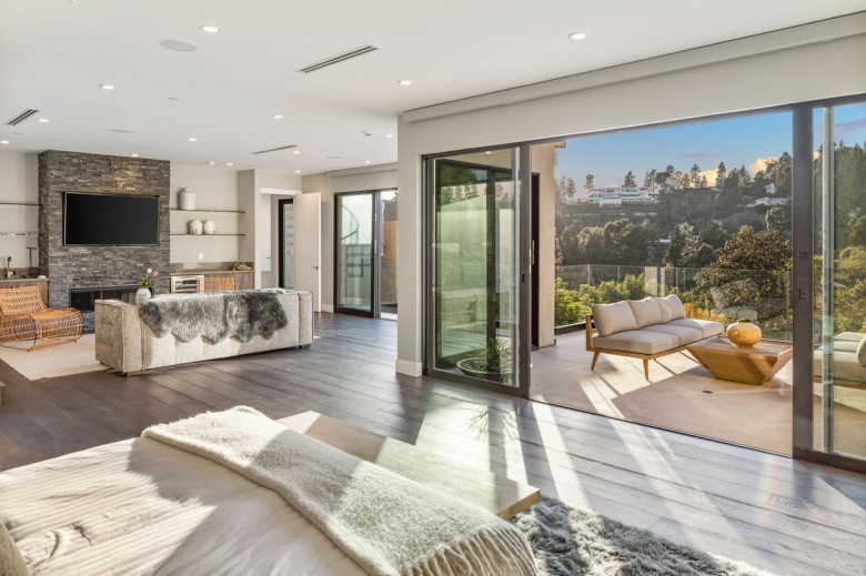 Brooklyn Beckham and Nicola Peltzs first home together - a $10.5 million (USD) Beverly Hills mansion