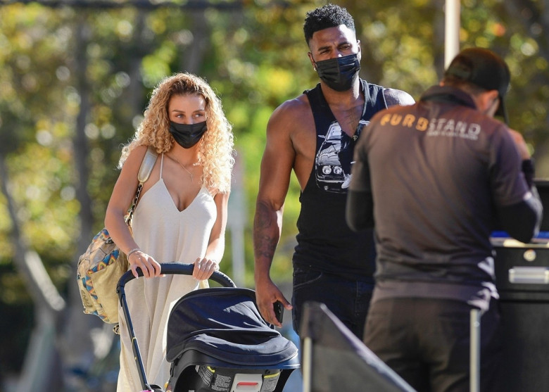 *EXCLUSIVE* Jason Derulo takes his family out to lunch