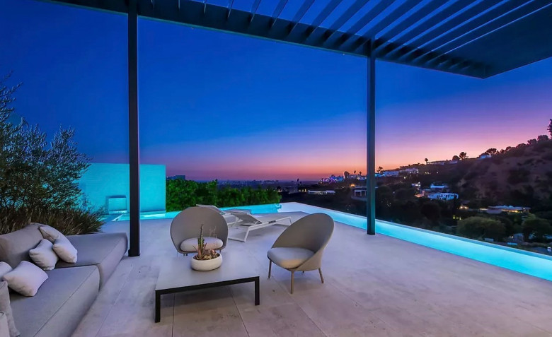 Inside Ariana Grande's New $13.7 Million Dollar Los Angeles Home